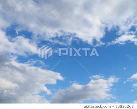 Autumn sky and clouds [Tainai City, Niigata Prefecture] 83883268