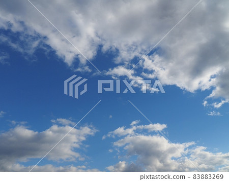 Autumn sky and clouds [Tainai City, Niigata Prefecture] 83883269