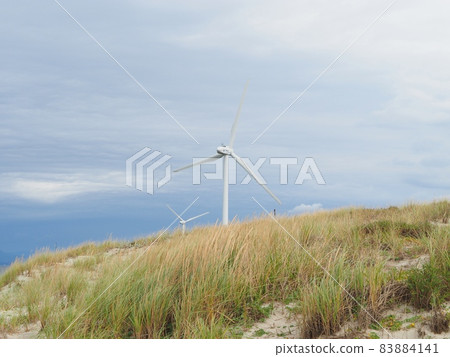 Coastal scenery in late autumn [Muramatsuhama, Tainai City, Niigata Prefecture] 83884141