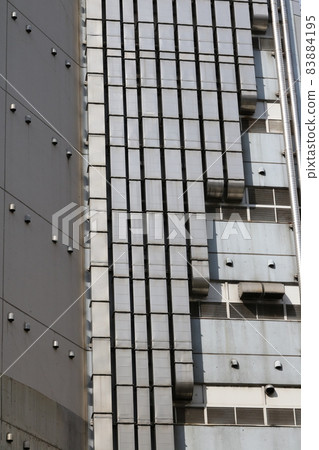 建築物的管道升起的牆面 建築物的管道升起的牆面 83884195
