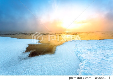 Fog in winter Fog in winter 83886201