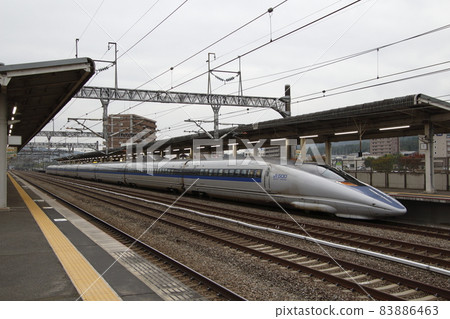 東廣島站：山陽新幹線 500 系列 Kodama 等待希望通過 83886463