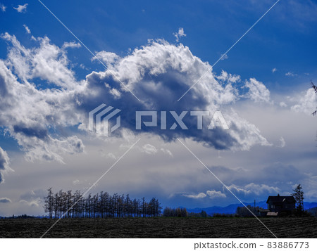  Blue sky and clouds 83886773