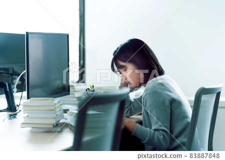 工作到黎明的女人 83887848