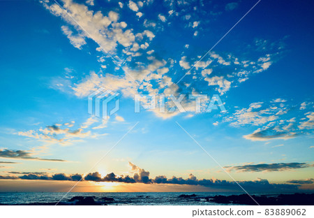 茨城縣常陸那珂市磯崎海岸的日出 茨城縣常陸那珂市磯崎海岸的日出 83889062