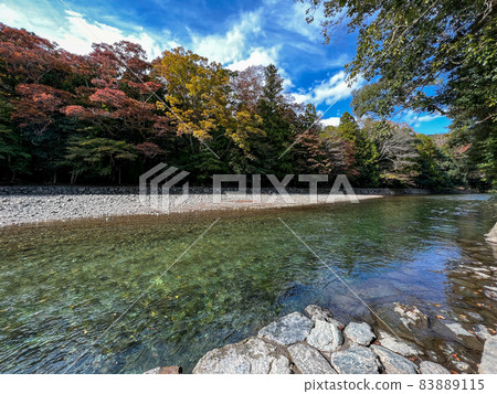 Suzu River 83889115