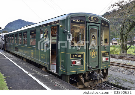 若狹鐵道 停靠若狹站的電車 若狹鐵道 停靠若狹站的電車 83890621
