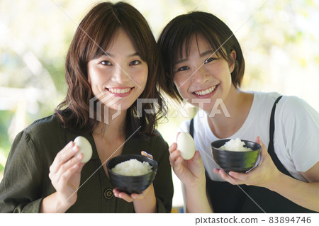 吃煎蛋飯的女人 吃煎蛋飯的女人 83894746