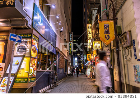 After the cancellation of the Tokyo cityscape of Japan, the state of emergency has been lifted ... Shimbashi's bar ... = November 12 83894851