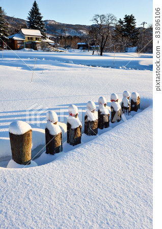 Jizo-san lined up with snow Jizo-san lined up with snow 83896106