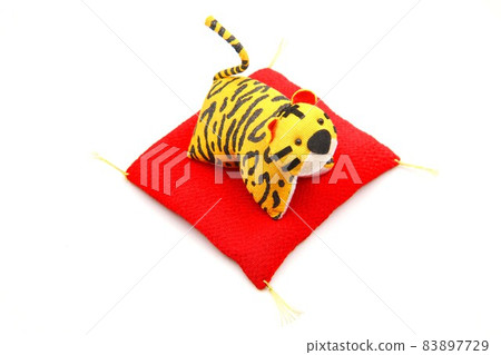 坐在墊子上的老虎 坐在墊子上的老虎 83897729