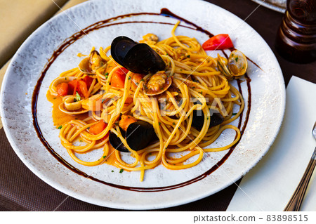 Italian spaghetti al Frutti di Mare Italian spaghetti al Frutti di Mare 83898515