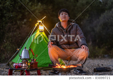 Enjoy a bonfire at a solo camp Enjoy a bonfire at a solo camp 83899721