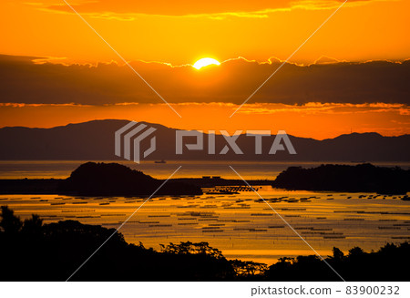 Sunrise seen from Matsushima Park, one of the three most scenic spots in Japan (Matsushima Town, Miyagi Prefecture) Sunrise seen from Matsushima Park, one of the three most scenic spots in Japan (Matsushima Town, Miyagi Prefecture) 83900232