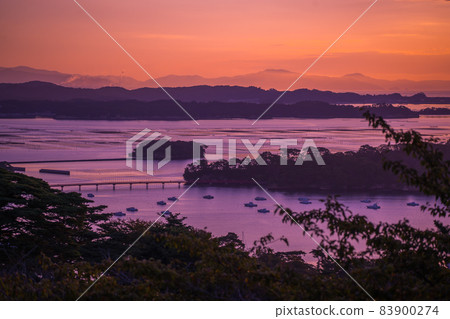 Sunrise seen from Matsushima Park, one of the three most scenic spots in Japan (Matsushima Town, Miyagi Prefecture) Sunrise seen from Matsushima Park, one of the three most scenic spots in Japan (Matsushima Town, Miyagi Prefecture) 83900274