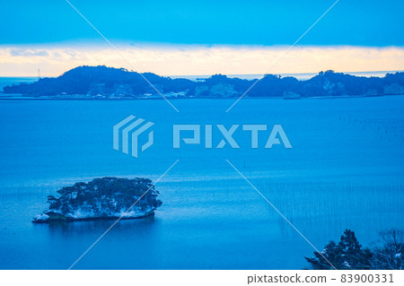 Three views of Japan, the four major views of Matsushima, the ghost, the dawn of Ogiya (Matsushima Town, Miyagi Prefecture) 83900331