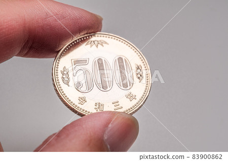 Newly designed 500-yen coin Reiwa 3 years 83900862