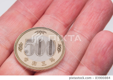 Newly designed 500-yen coin Reiwa 3 years 83900864
