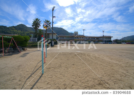 [Closed school] Fukuyama City Notohara Elementary School playground and school building Fukuyama City, Hiroshima Prefecture 83904688