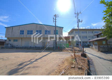 [Closed school] Gymnasium and school building of Utsumi Elementary School in Fukuyama City, Fukuyama City, Hiroshima Prefecture 83905390