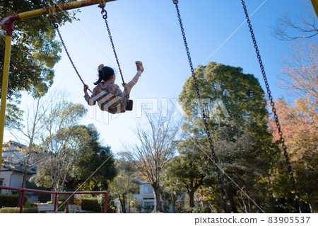 盪鞦韆的女孩 83905537