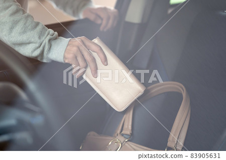 Car vandalism stealing thief 83905631