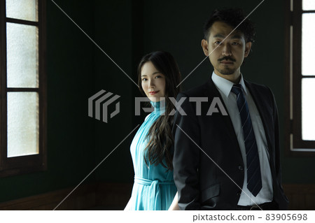 保護美女的大鬍子人 保護美女的大鬍子人 83905698