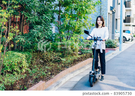 People riding electric kickboards and electric kick scooters 83905730