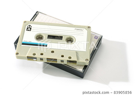 帶盒的舊盒式磁帶 83905856
