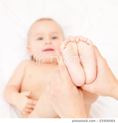 Foot massage 83906064