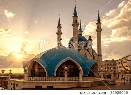 Kul Sharif mosque in Kazan Kremlin at sunset, Tatarstan, Russia 83909026