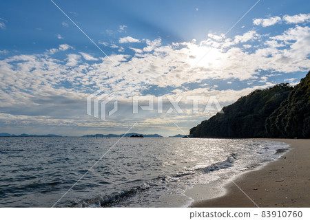 從瀨戶內海的海岸風光和賴島町三郎島的海岸看笠岡群島 83910760