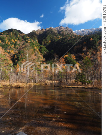 Kamikochi in late autumn Tashiro Pond 83910795