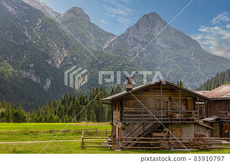 Dolomite s panorama 83910797