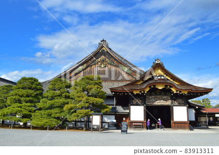 The Ninomaru Palace of Nijo Castle, a World Heritage Site visited in the afternoon of November, is beautiful The Ninomaru Palace of Nijo Castle, a World Heritage Site visited in the afternoon of November, is beautiful 83913311