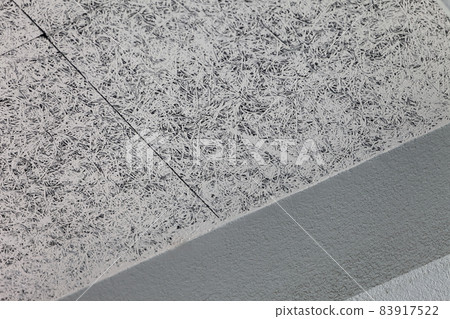 Wood wool cement board affixed to the ceiling 83917522