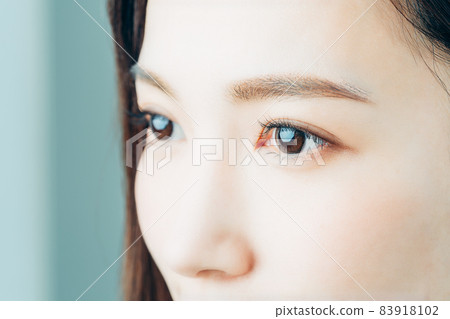 年輕女性的眼睛 83918102