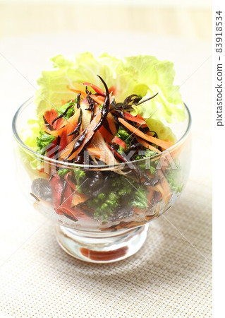 Salad, carrot, parsley and hijiki dressing Salad, carrot, parsley and hijiki dressing 83918534