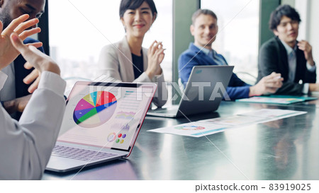 認識全球業務的人 83919025