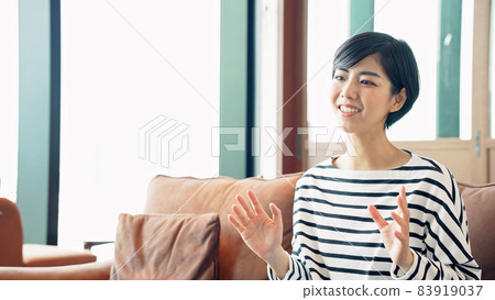 採訪一位會說話的女士視頻通話 83919037