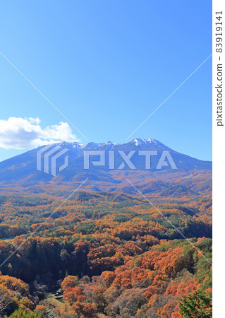 秋天從海田高原看白雪皚皚的御嶽山 秋天從海田高原看白雪皚皚的御嶽山 83919141
