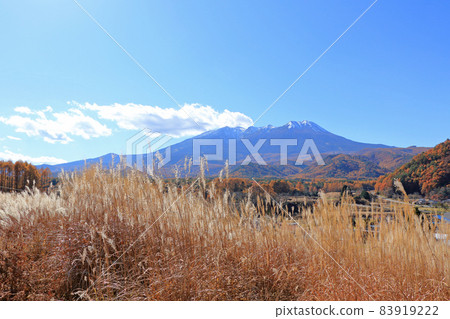 秋天從海田高原看白雪皚皚的御嶽山 83919222