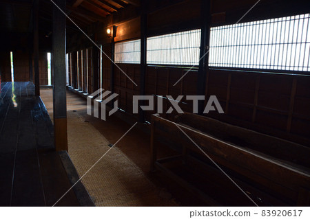 Former Shimamatsu Station in the autumn colors (inside and exterior) 83920617
