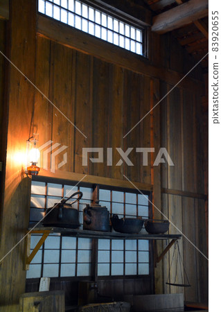Former Shimamatsu Station in the autumn colors (inside and exterior) 83920655