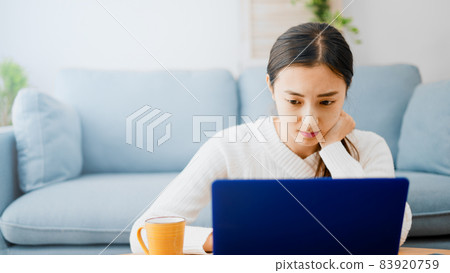 A young woman using a laptop 83920759
