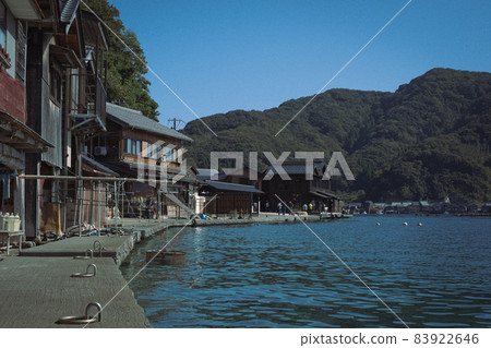 Ine no Funaya Umi Ao 83922646