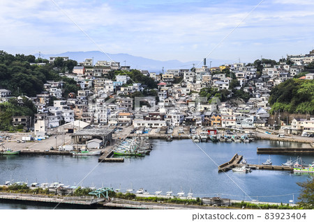 Houses lined up densely in the Saikazaki fishing port and hills Houses lined up densely in the Saikazaki fishing port and hills 83923404