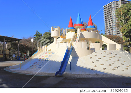 Asukayama Park, a large slide in the playset open space, Oji, Kita-ku 83924085