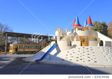 Asukayama Park, a large slide in the playset open space, Oji, Kita-ku 83924086