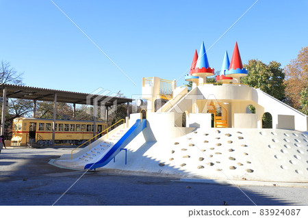 飛鳥山公園，位於北區王子市的遊樂場開放空間的大型滑梯 83924087